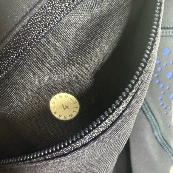 Lululemon Colour Me Quick 7/8 Tight 25"
Midnight Navy / Blazer Blue W1064 Sz 4 - Picture 10 of 10